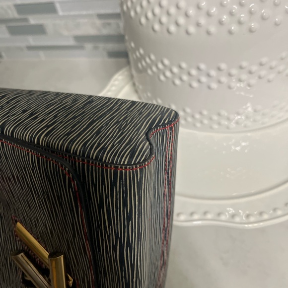 Louis Vuitton Navy & White Epi MM Twist Chain Shoulder/Crossbody Bag - Picture 4 of 10